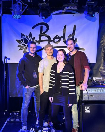 Bandpic: Bold