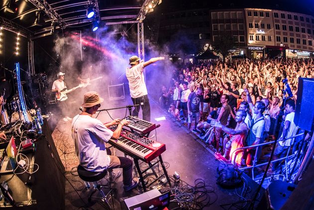 Ferge X Fisherman auf der MUZ-Bühne am Lorenzer Platz