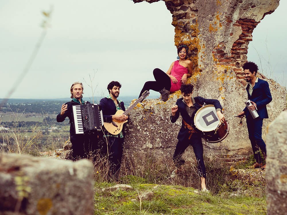 Bandpic: